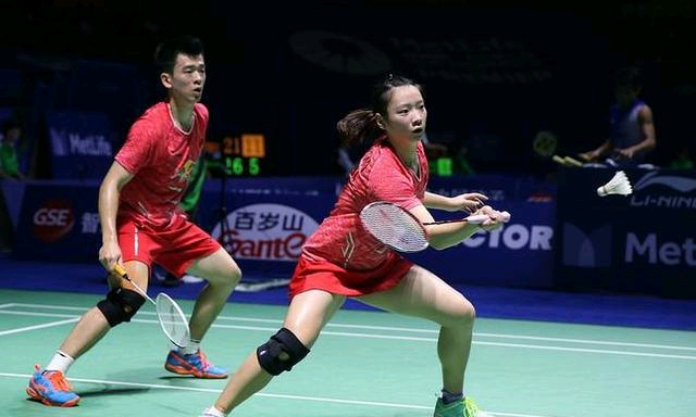 而在这一背 而在这一背